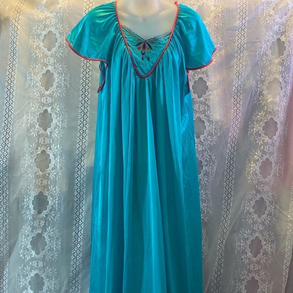 Vintage Vanity Fair Turquoise Fabric with Crimson Detail Size L